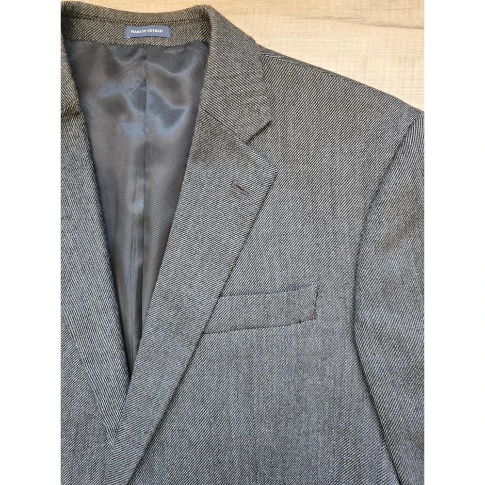 Stafford Men's Gray Herringbone Sport Coat Blazer 2 Button Center Vent Size 46R
